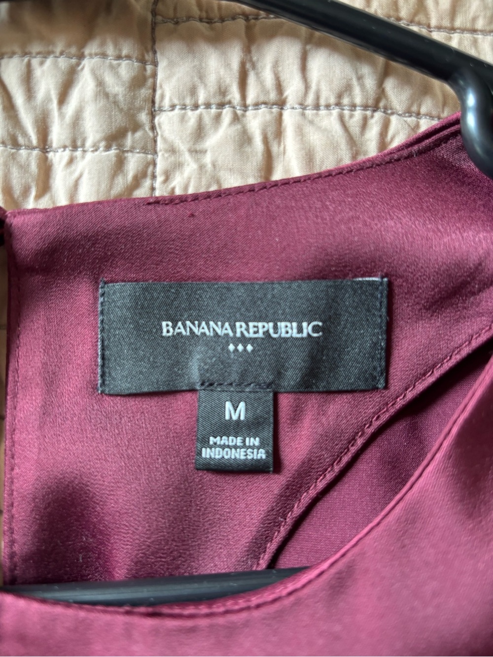 Banana Republic Factory Women's Short Sleeve Silky Blouse in Burgundy - Picture 6 of 6
